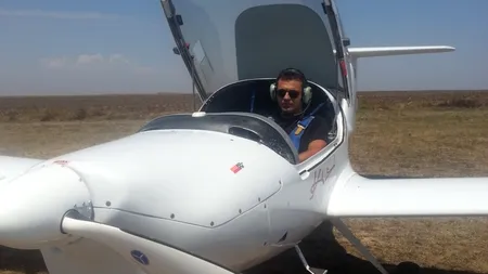 Mărește fotografia pentru a afla ce vedetă face cursuri de pilotaj