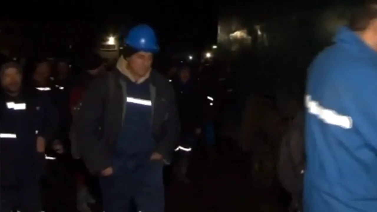 Prime de Crăciun TĂIATE pentru angajații Complexului Energetic Oltenia. Sindicaliștii sunt revoltați și au anunțat negocieri cu autoritățile