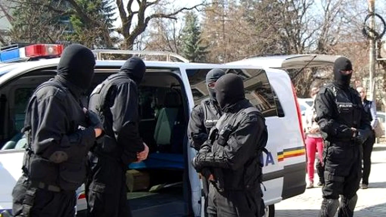 Două sute de persoane, audiate într-un dosar amplu de trafic de droguri

