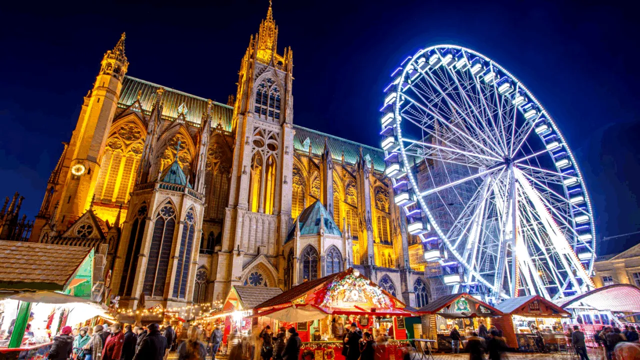 Franța întărește măsurile de securitate în jurul piețelor de Crăciun, din cauza amenințării teroriste „foarte mari”. Concertul de Revelion de la Paris, anulat