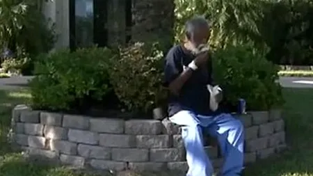 Motivul pentru care acest bărbat trăiește ca un om al străzii, deși are o casă de 1,3 milioane de dolari
