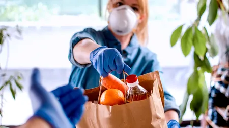 Responsabilitatea de a face schimbări în lume, în atenția consumatorilor. Câți români pot vedea impactul pozitiv al companiilor în societate. Big pharma, arătată cu degetul