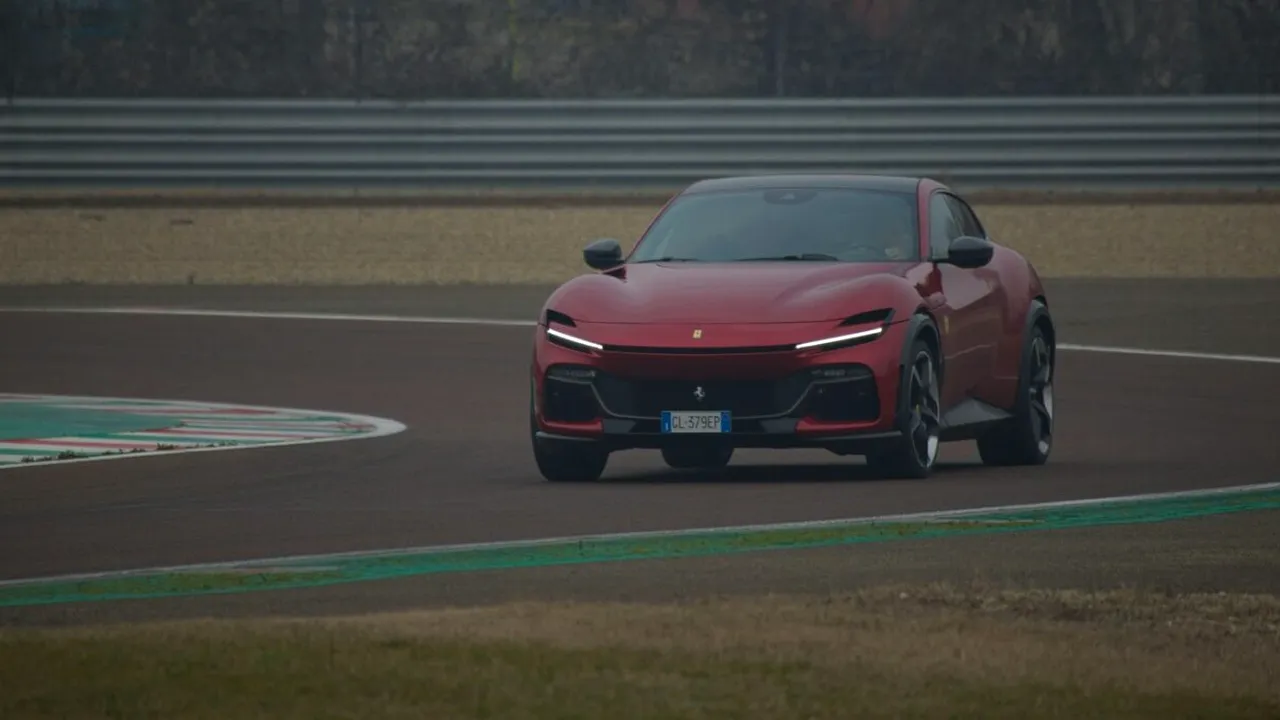 Purosangue: Un Ferrari de familie, fără compromisuri. Este primul model cu patru uși, care nu se vrea a fi un SUV