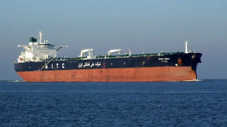 Lovitură puternică pentru Iran. Cea mai mare navă a marinei a luat foc și s-a scufundat în Golful Oman