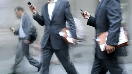 Numărul de abonamente și SIM-uri de telefonie mobilă a scăzut în 2011, dar traficul de voce a crescut