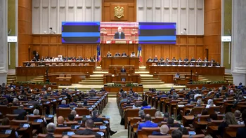 Parlamentarii dezbat și votează luni moțiunea de cenzură depusă de AUR împotriva Guvernului Bolojan