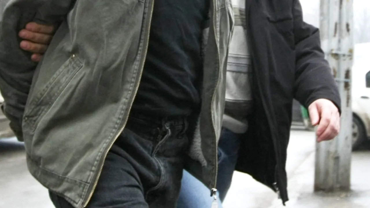 Un antrenor de tenis din Cugir, arestat pentru că a violat o jucătoare de 11 ani