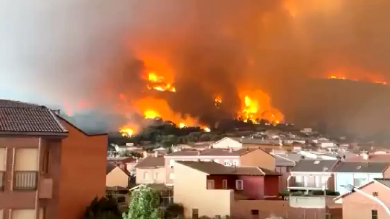 Incendiile de vegetație și inundațiile schimbă piața asigurărilor din Europa. Regiuni întregi riscă să devină neasigurabile
