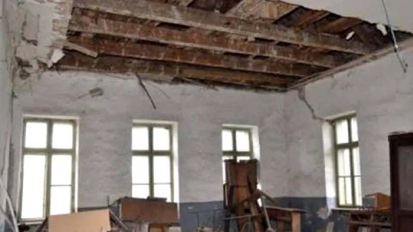 Un bărbat din Constanța, la spital, după ce tavanul unei clădiri aflate în reabilitare s-a prăbușit peste el