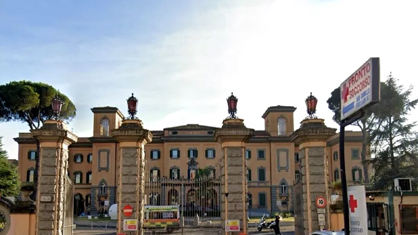 Doi români au fost bătuți cu bestialitate de o bandă de 25 de romi într-un spital din Roma. De la ce a pornit scandalul
