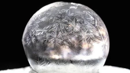 Experiment cu baloane de săpun la -15 grade