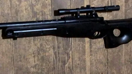 FOTO-VIDEO | O sută de percheziții în 35 de județe din România. O persoană ar fi importat prin curierat, din Spania, arme neletale și muniție