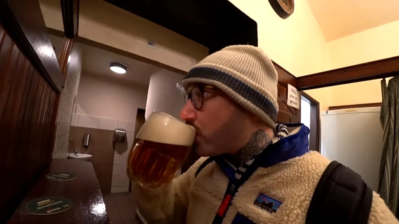 Un influencer a zburat 1.600 de kilometri doar pentru a bea o halbă din berea sa favorită care costă doar un euro. Cât a plătit pentru zbor