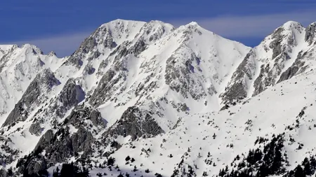 Patru turiști, căutați de salvamontiști după ce s-au rătăcit în Munții Piatra Craiului