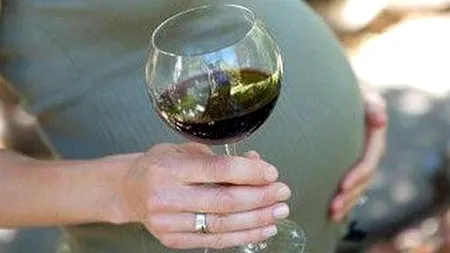 STUDIU. Cât este de sigur să bei alcool la începutul sarcinii