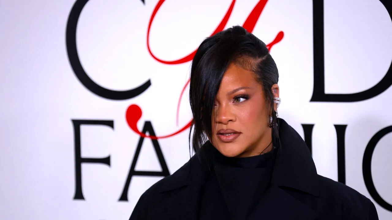 Focuri de armă trase asupra casei Rihannei din Beverly Hills. Vedeta se afla în locuință în momentul atacului