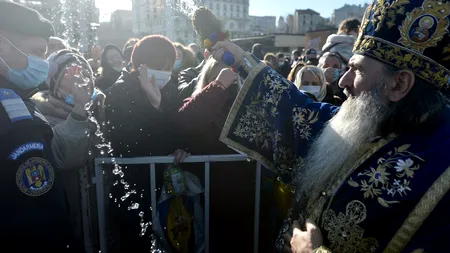 Bobotează 2022. Arhiepiscopia Tomisului pregăteşte 150.000 de sticle cu agheasmă