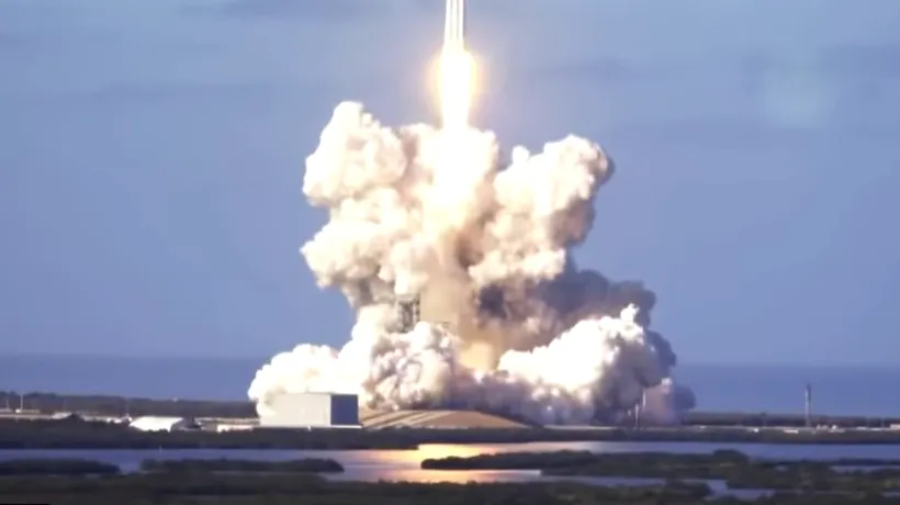Momentul istoric în care este lansată cea mai puternică rachetă din lume. Se îndreaptă spre Marte