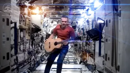 Cum se aude David Bowie în spațiu. Interpretare inedită a unui cosmonaut. VIDEO