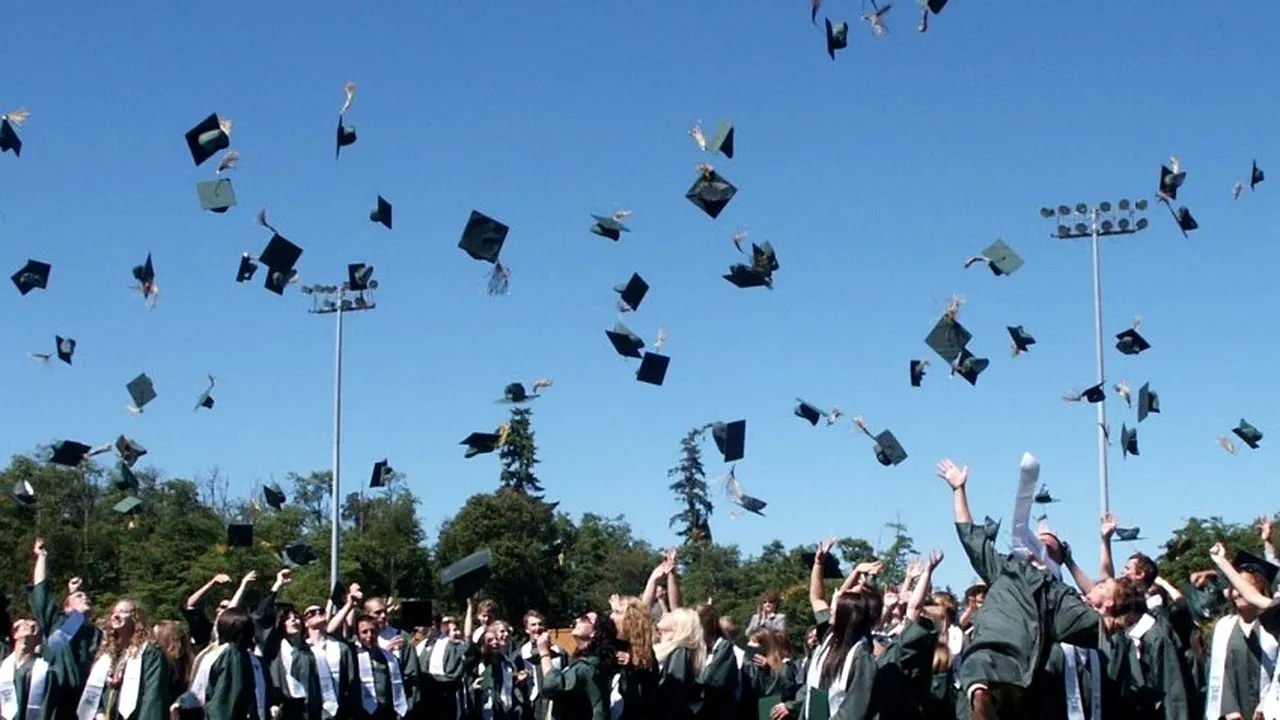 Prefectul Capitalei, anunț despre banchetele de final de an în școli. Toți elevii așteaptă vestea asta