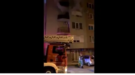 A dat foc apartamentului și apoi a sărit pe geam de la etajul al doilea. Panică de fum într-un bloc din Oradea 