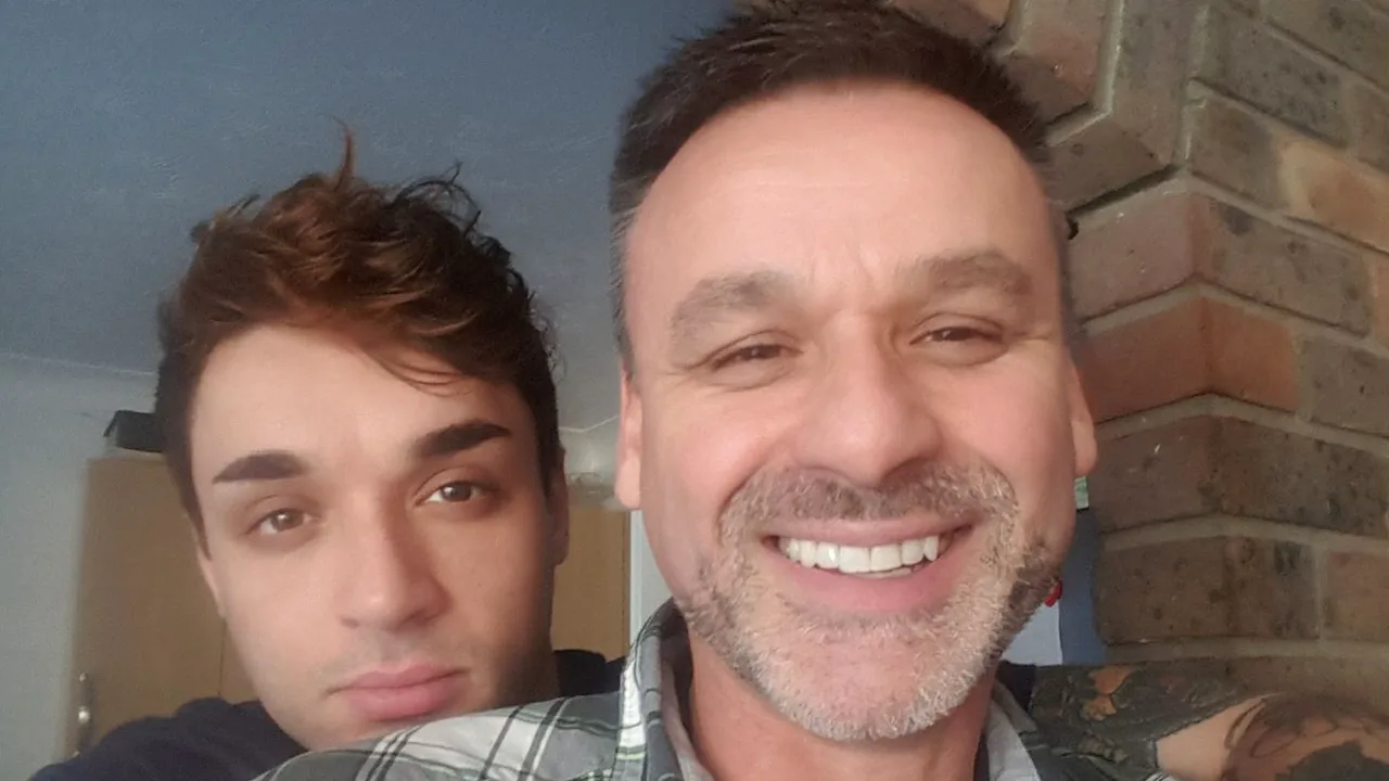 Un tată a salvat viața fiului său după ce și-a donat rinichiul în secret