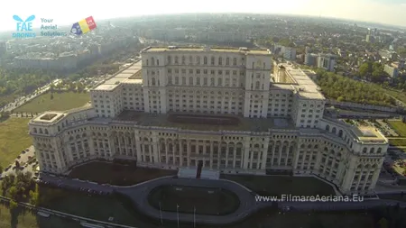 Tradiția politicienilor de a demola zidul care înconjoară Palatul Parlamentului, readusă la viață de USR. „Un pas determinant în a lăsa în spate trecutul comunist”