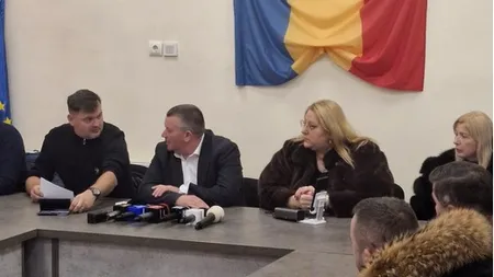 Diana Șoșoacă a descins la Primăria Sânmihaiu Român și s-a așezat în capul mesei de ședință. Discuție de urgență cu scântei pentru cazul Mario