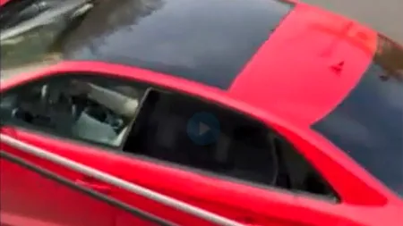 VIDEO | Rușine mai mare nu există! Ce făcea la stop acest șofer din Cluj-Napoca, în mașină, ziua în amiaza mare