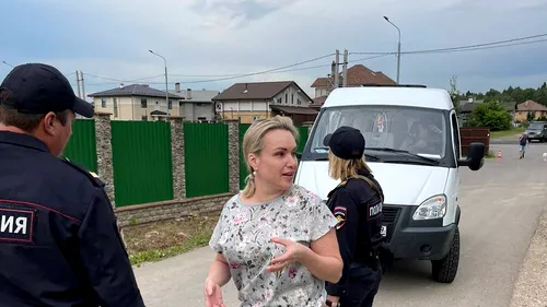 VIDEO | Marina a fost arestată! Jurnalista rusă anti-război a afișat un mesaj cu „Putin este criminal”, în fața Kremlinului