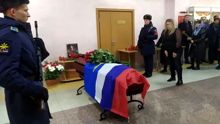 Rusia va pedepsi „văduvele negre” pentru căsătorii fictive. Rusoaicele care trăiesc cu soldații ruși doar din interes riscă 10 ani de închisoare
