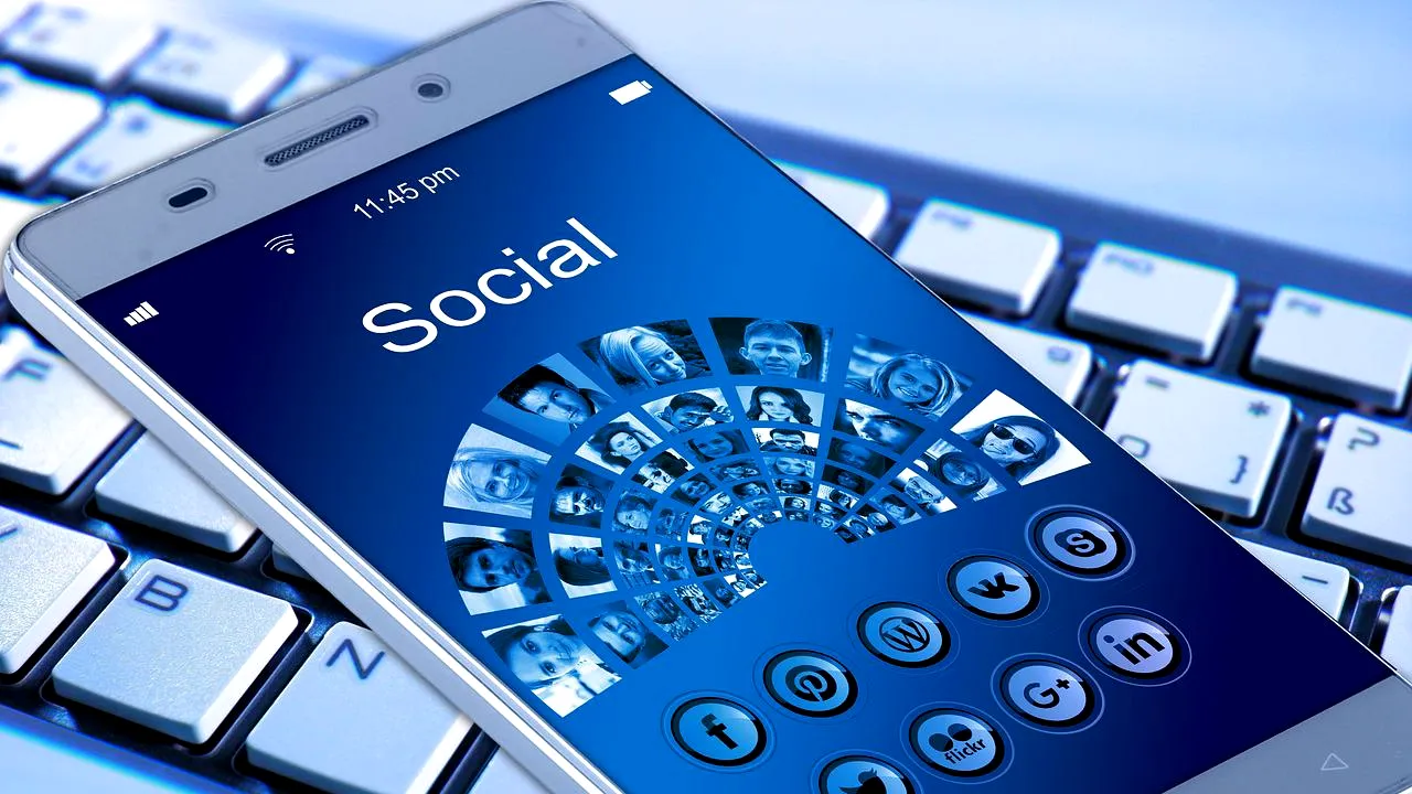 Campanii de fraudă pe Facebook. Avertisment pentru utilizatorii cu drepturi de administrare a unor pagini