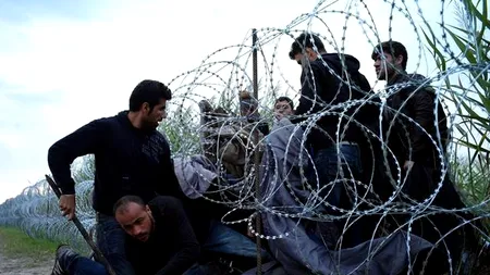 Poliția ungară a folosit gaze lacrimogene la un centru de imigranți, pentru a pune capăt unei lupte