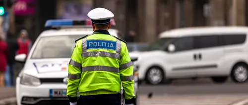 Doi polițiști rutieri din Pitești au fost reținuți după ce au fost prinși în flagrant luând mită pentru a nu suspenda permisele unor șoferi