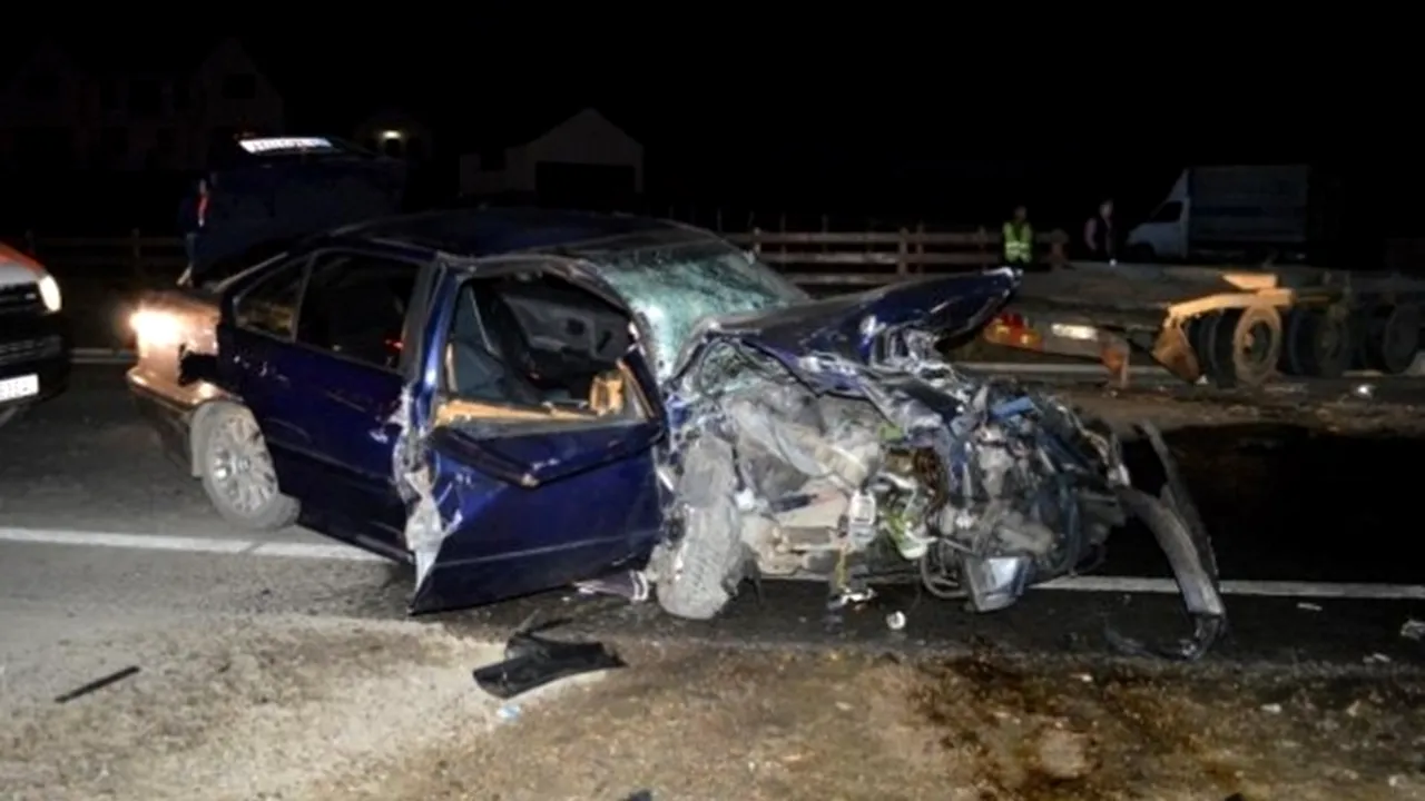 Trei adolescenți de 17 ani dintr-un BMW, răniți grav din vina unui șofer de tir