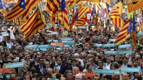 Guvernul Spaniei a suspendat AUTONOMIA Cataloniei. Demis, Puigdemont amenință: Nu vom accepta planul Madridului . Miting de amploare la Barcelona. LIVE