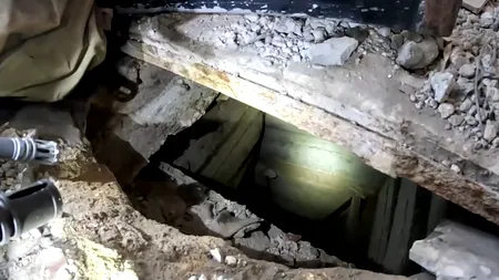 VIDEO | Imagini cu armata israeliană pătrunzând în tunelurile Hamas din Gaza/ Traseul trecea prin sufrageria unei locuințe