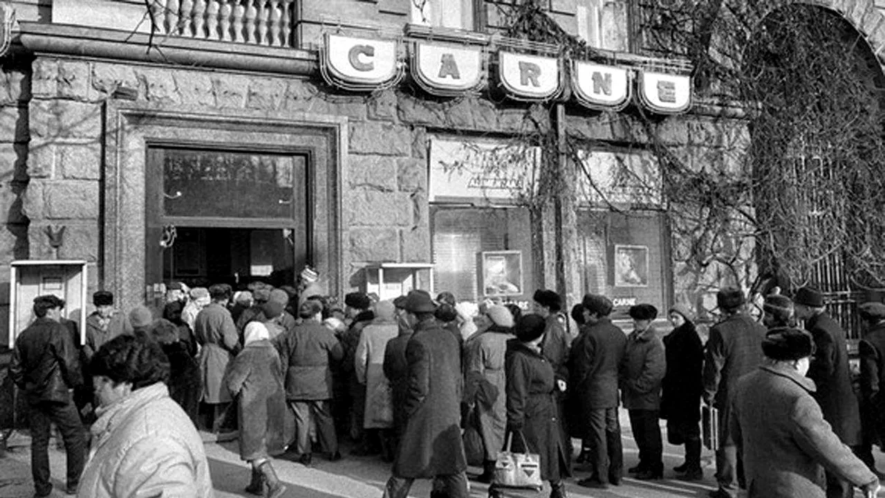 DEZVĂLUIRI din „Dosarul Revoluției” declasificat de SRI. Capitala, înfometată în decembrie '89: carne, brânzeturi, ouă, legume, mult sub nivelurile necesare!