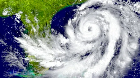 URAGANUL „apocalipsei” amenință să facă ravagii în Florida cu valuri de 5 metri. Oamenii sunt rugați să-și scrie numele pe mână