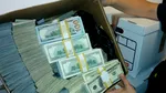 Raport: Ucraina tranzitează sume uriașe de bani prin România. Ministerul Finanțelor: Cel mai probabil, scopul este de spălare de bani