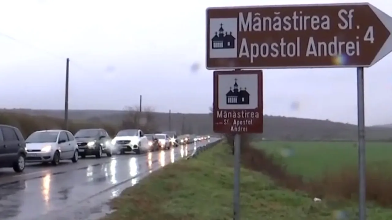 Credincioșii, supărați pe autorități în drum spre slujba de Sfântul Andrei: „Dar pe hoţi, pe criminali, pe ăia cu droguri, pe ăia nu-i opreşte?”