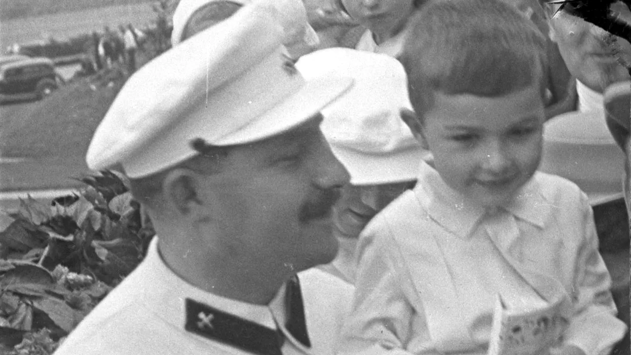 Jupân Minciună s-a sucit: Nu dăm bani la SRI, luăm pastile la copii!