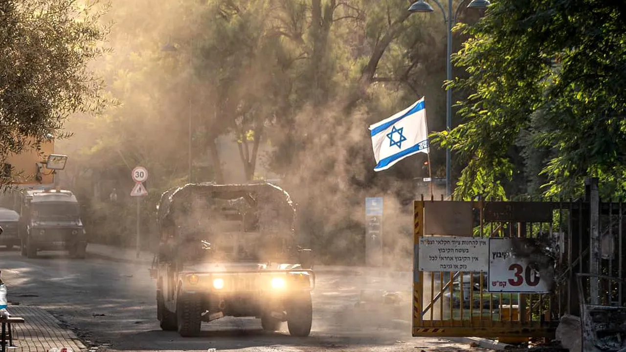 Război în Orientul Mijlociu, ziua 459. Trupele israeliene se retrag din Liban/Atac asupra unui convoi UMANITAR