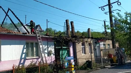 INCENDIU puternic în Mehedinți. Secția de votare a luat foc înainte de alegeri. Anunțul oficialilor prefecturii după incident
