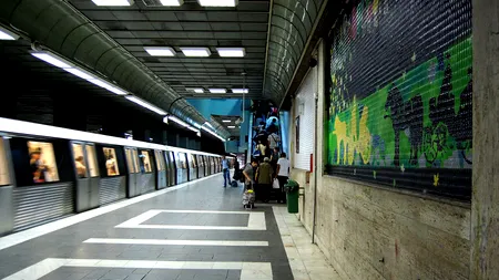 INCIDENT la METROU: Călătorii au fost evacuați, după ce într-un vagon a început să iasă fum 