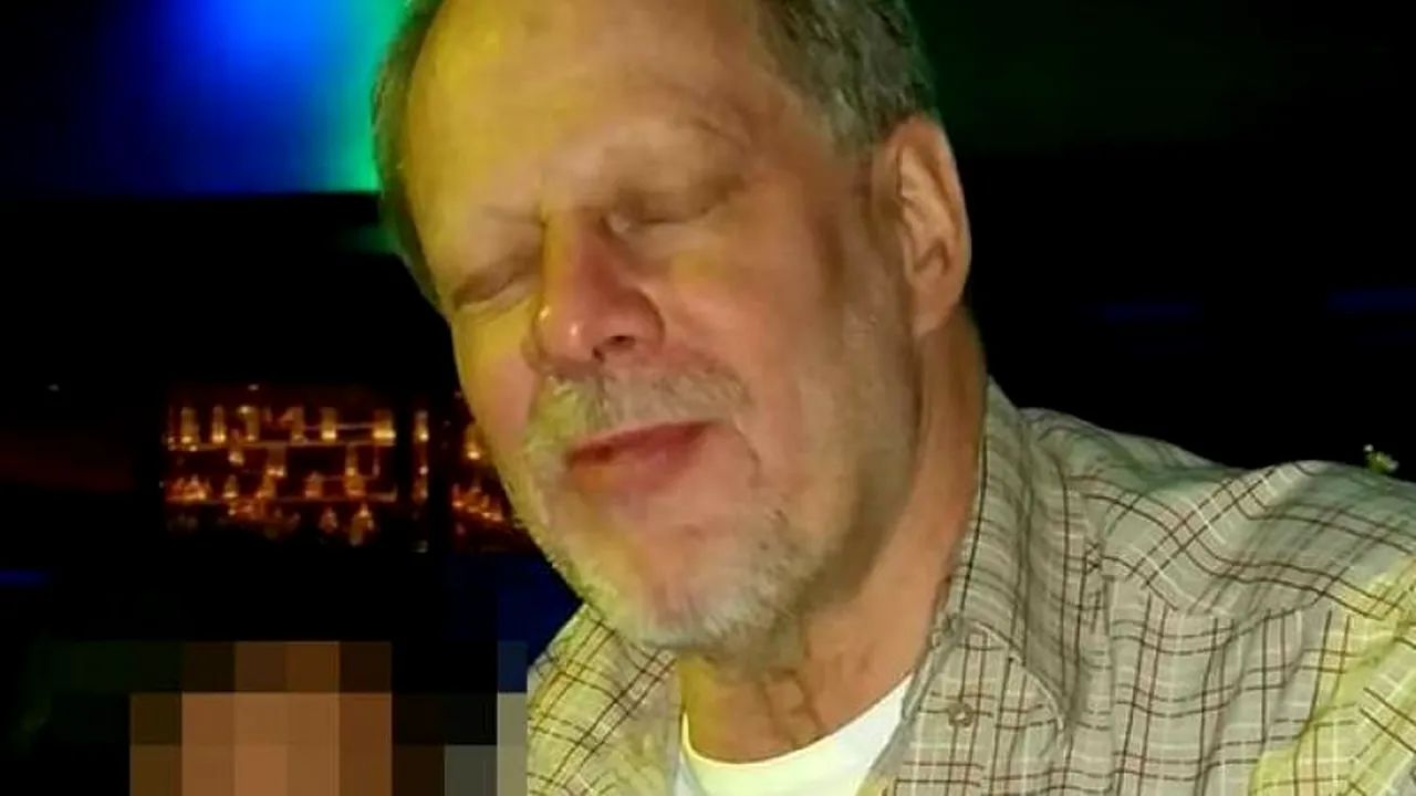 Prima fotografie cu atacatorul din Las Vegas. Cine este omul care a făcut aproape 300 de victime 