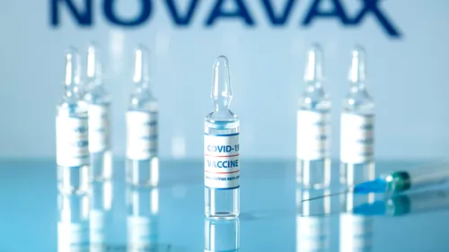 EMA recomandă ca vaccinul anti-COVID-19 produs de Novavax să includă un avertisment referitor la două afecţiuni inflamatorii cardiace