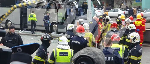 BREAKING NEWS! Accident grav la intrarea în pasajul Unirii din București! Un autocar în care se aflau 47 de turiști greci a intrat într-un limitator de înălțime / Arafat: O persoană a murit. Alta este în stare critică (FOTO-VIDEO)