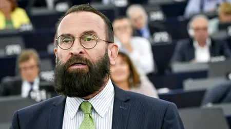 Europarlamentarul care a participat la orgia sexuală de la Bruxelles, deși este anti-LGBTQ, ar fi încercat să fugă pe geam și să invoce imunitatea!