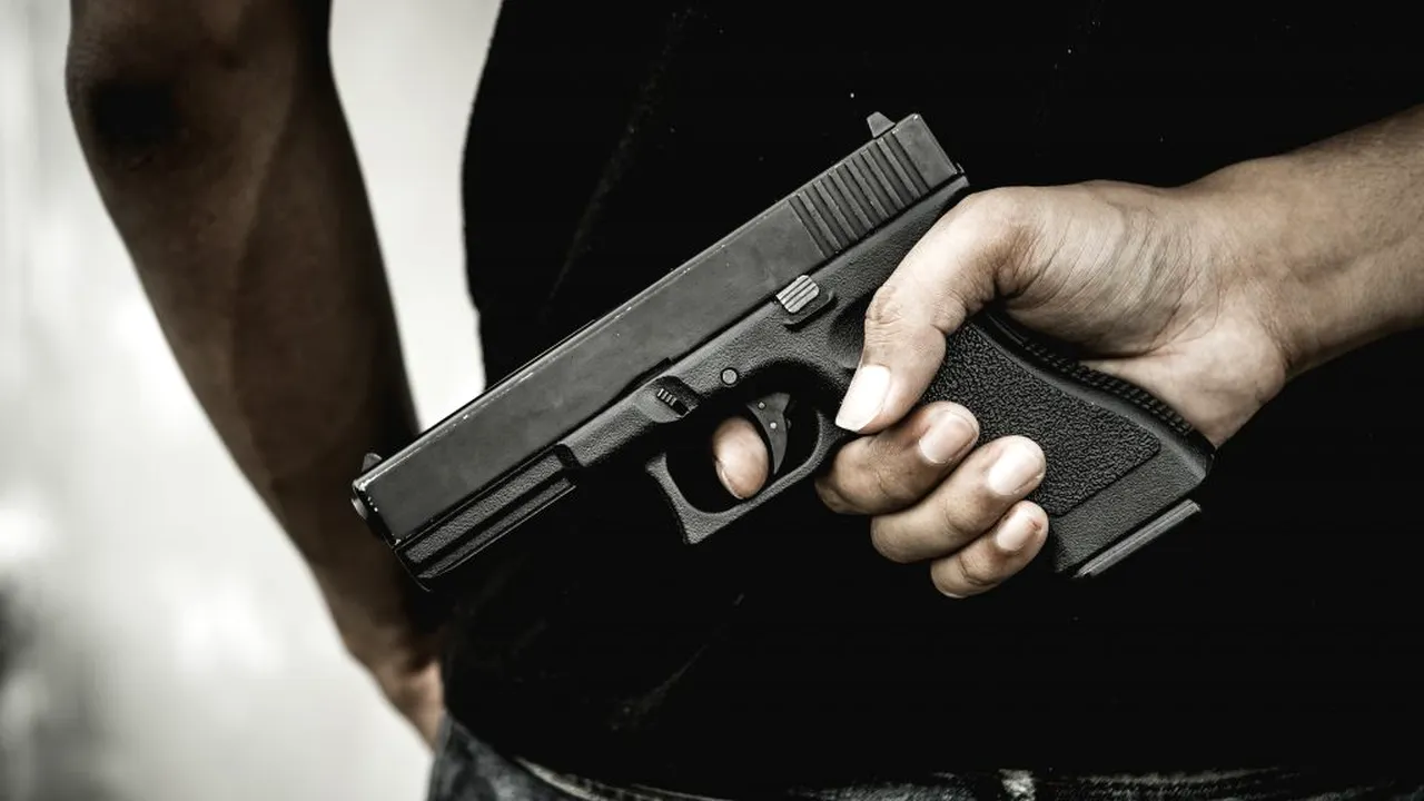 Tânărul care l-a împușcat pe actualul iubit al fostei prietene s-a predat. Ce motive a invocat agresorul